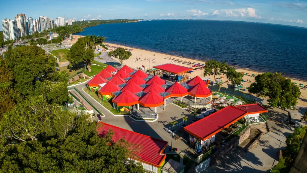 Manaus destino tendência 2026 - paisagem da Amazônia com rio Negro e floresta tropical, atrativo turístico em alta