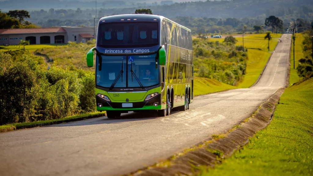 Ônibus da Princesa dos Campos que faz a rota Curitiba União da Vitória, serviço de transporte rodoviário no Paraná