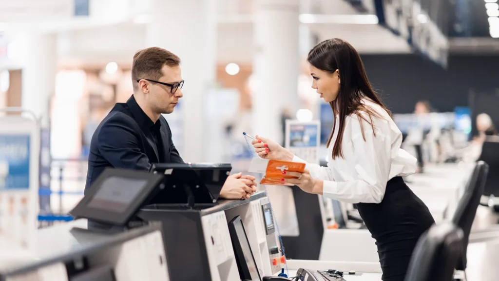 Documento sobre taxa de serviço agência de viagem cancelamento mostrando políticas de reembolso e direitos do consumidor